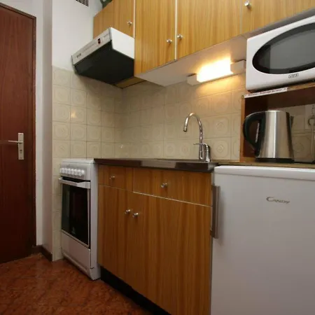 Chaleureux Pour 4 Au Chinaillon, Balcon, Proche Skibus Et Commerces - Fr-1-458-89 Apartment