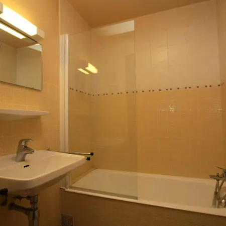 Apartment Chaleureux Pour 4 Au Chinaillon, Balcon, Proche Skibus Et Commerces - Fr-1-458-89